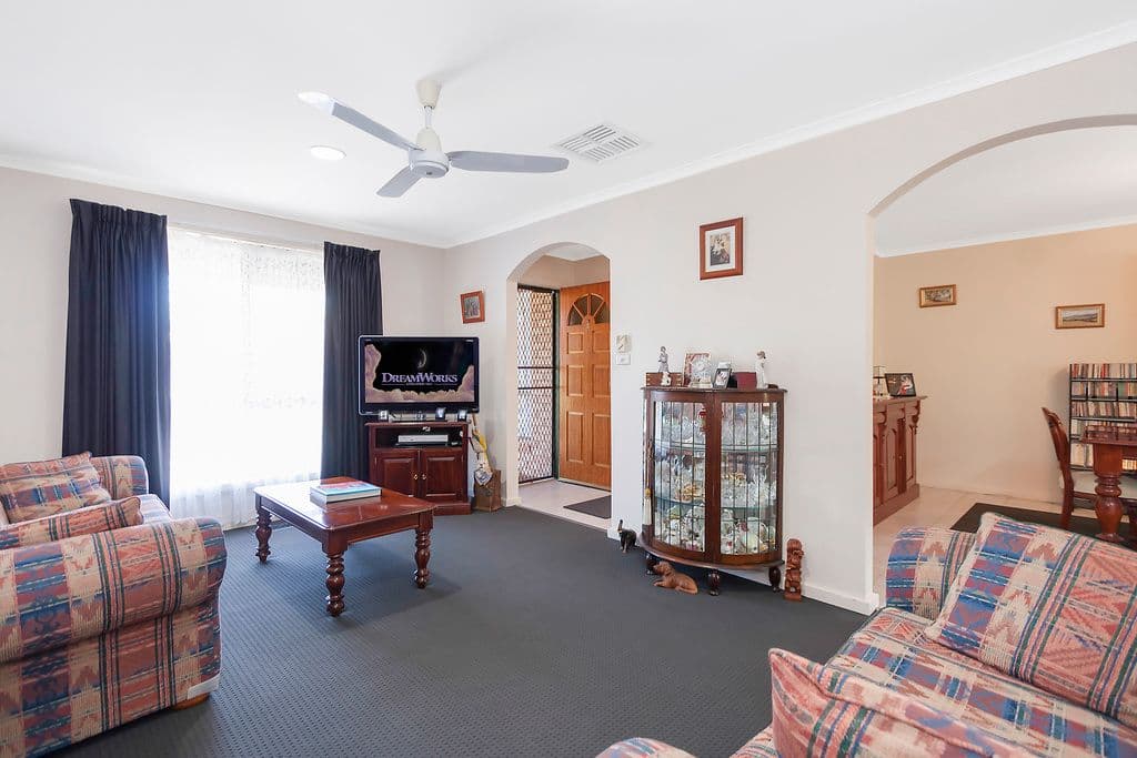 18 Coventry Crescent, Mill Park VIC 3082, Mill Park - Thumbnail 2