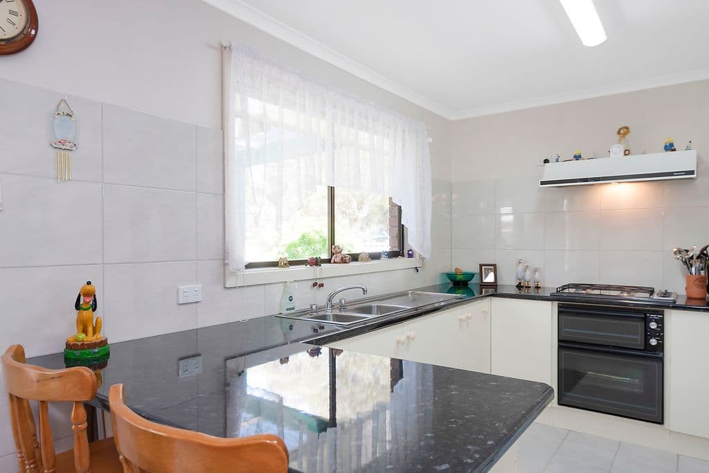 18 Coventry Crescent, Mill Park VIC 3082, Mill Park - Thumbnail 6