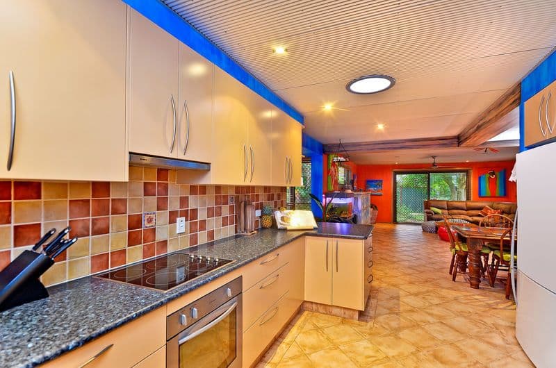 6 Blackwood Place, PALM BEACH QLD 4221, Palm Beach - Thumbnail 4