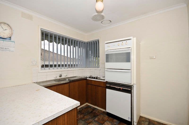 71 Pembroke Road, MOOROOLBARK VIC 3138, Mooroolbark - Thumbnail 2