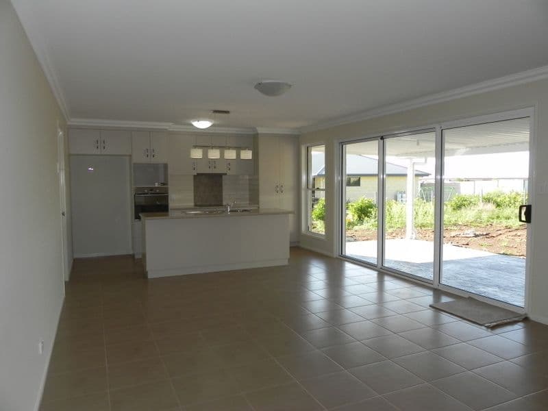 4 Hain Close, Pittsworth QLD 4356, Pittsworth - Thumbnail 3