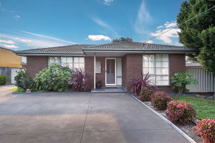 4 Milburn Place, Craigieburn VIC 3064, Craigieburn - Thumbnail 2