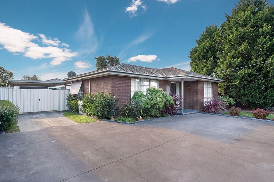 4 Milburn Place, Craigieburn VIC 3064, Craigieburn - Thumbnail 3