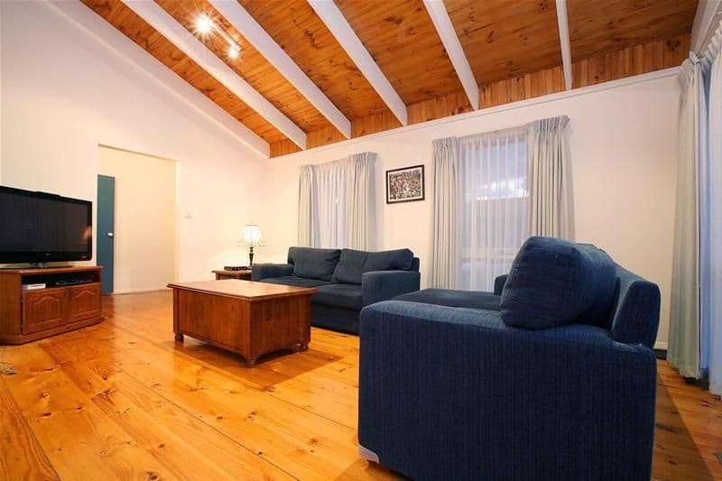 44 Golf Links Drive, MILL PARK VIC 3082, Mill Park - Thumbnail 2