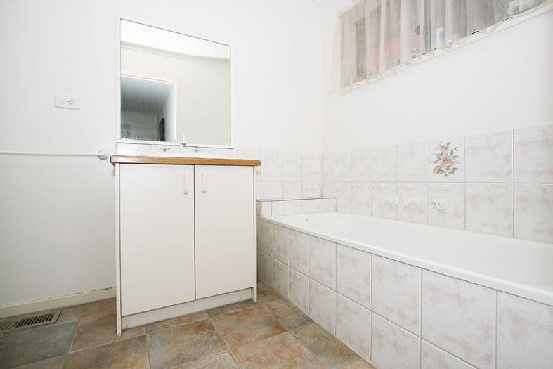 Unit 2, 12 Edward Road, CHIRNSIDE PARK VIC 3116, Chirnside Park - Thumbnail 6