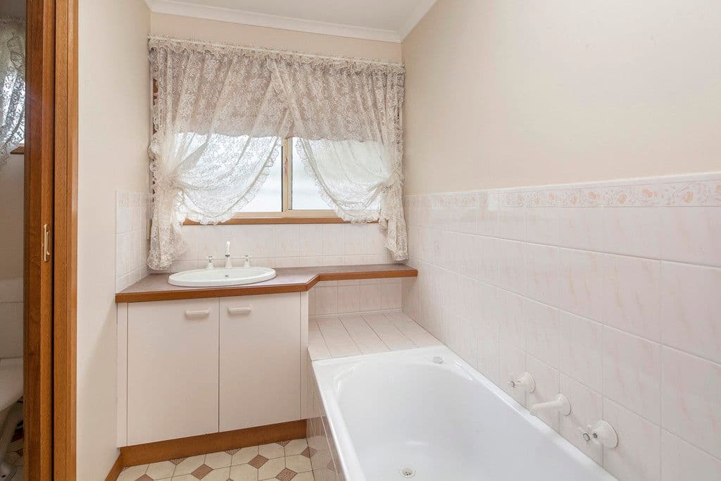 212 Clayton Street, Canadian VIC 3350, Canadian - Thumbnail 6