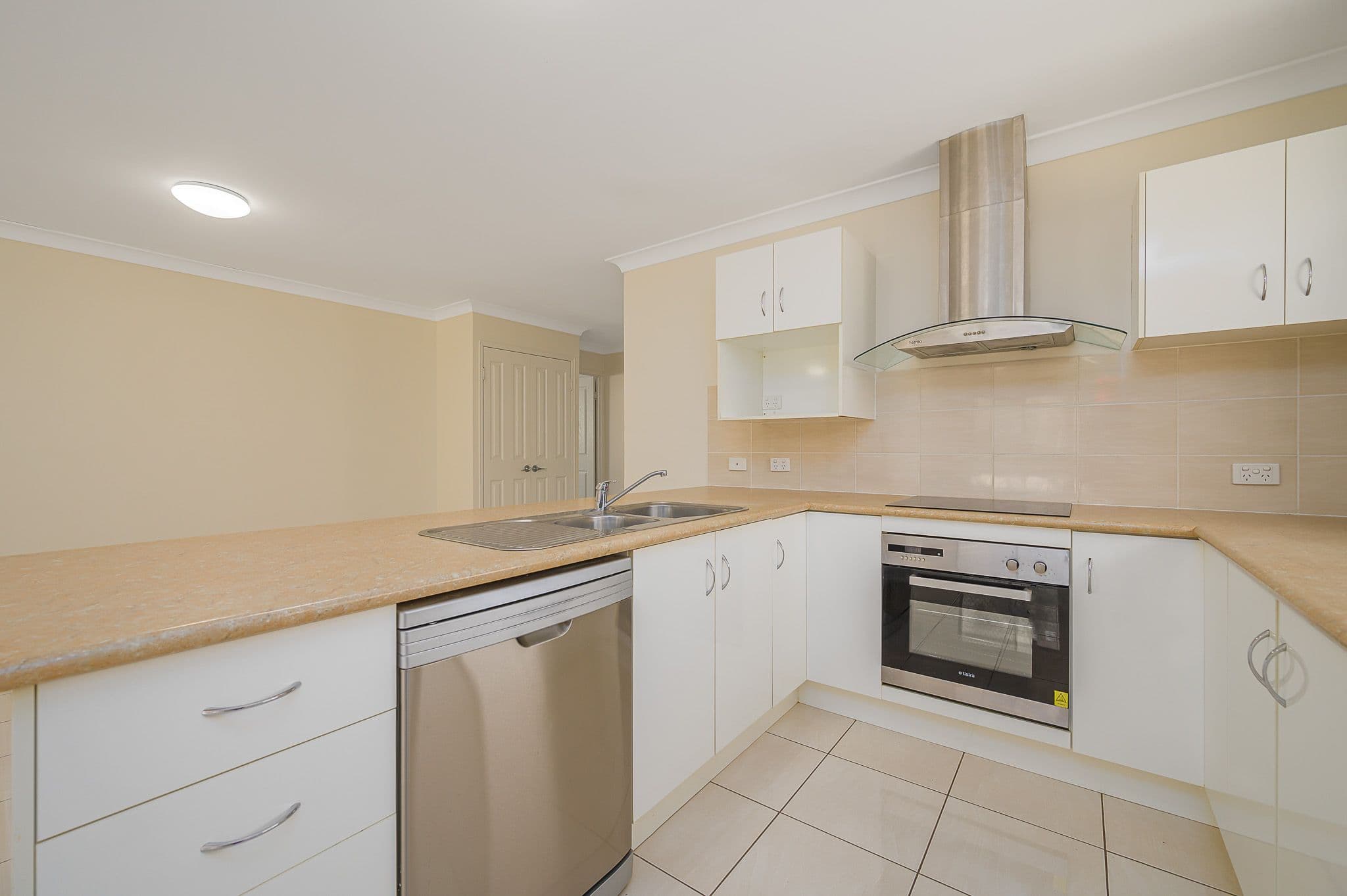30 Briffney Street, Kirkwood QLD 4680, Kirkwood - Thumbnail 3