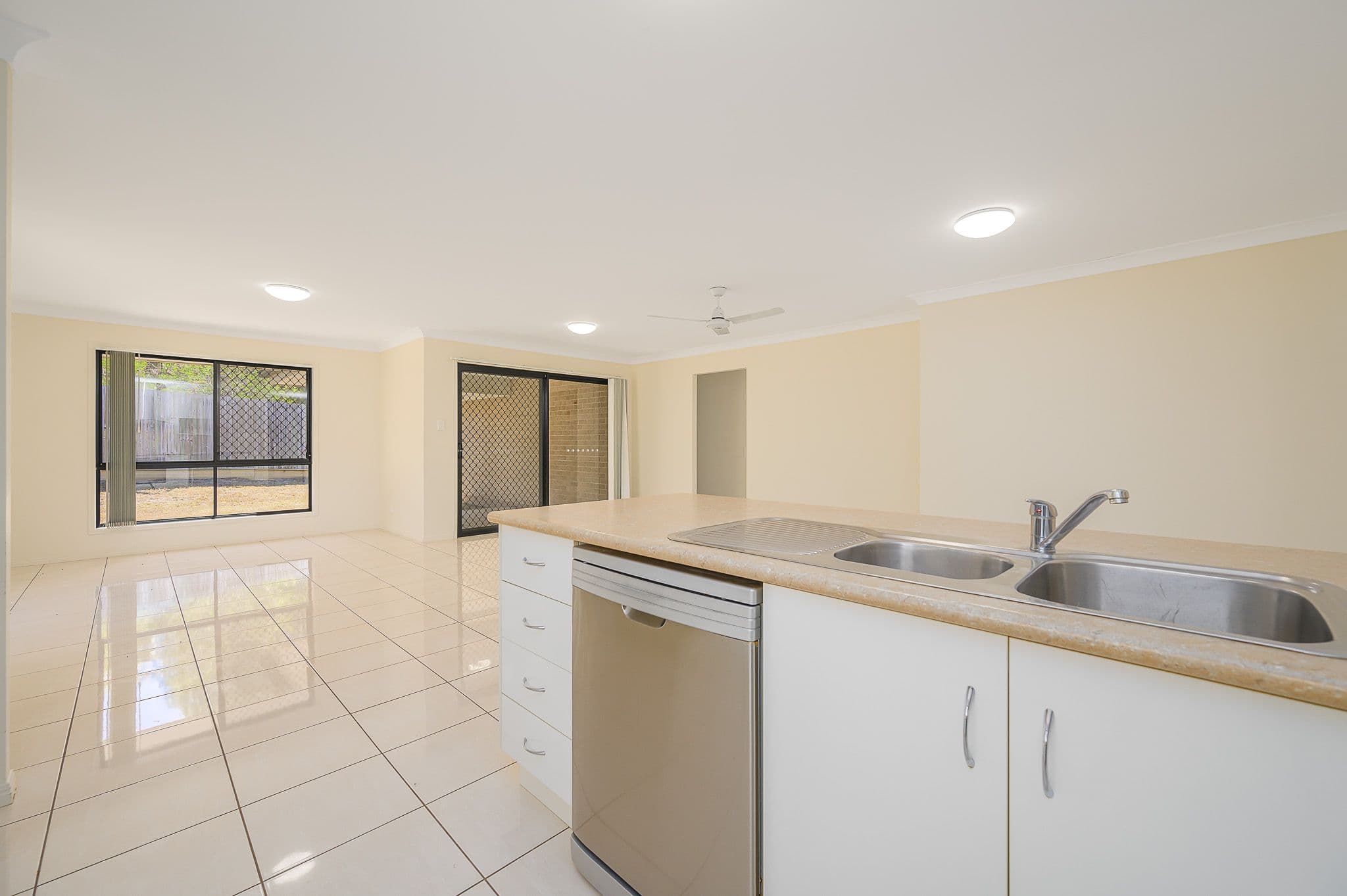 30 Briffney Street, Kirkwood QLD 4680, Kirkwood - Thumbnail 4