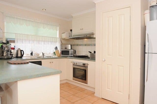 24 Brookville Avenue, WERRIBEE VIC 3030, Werribee - Thumbnail 2