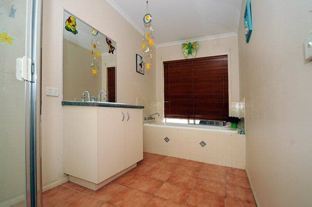 24 Brookville Avenue, WERRIBEE VIC 3030, Werribee - Thumbnail 5