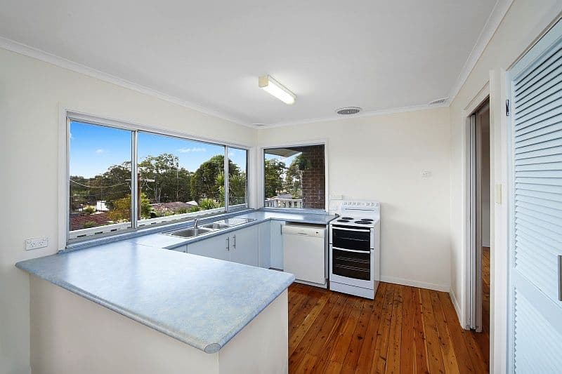 10 Roger Crescent, BERKELEY VALE NSW 2261, Berkeley Vale - Thumbnail 3