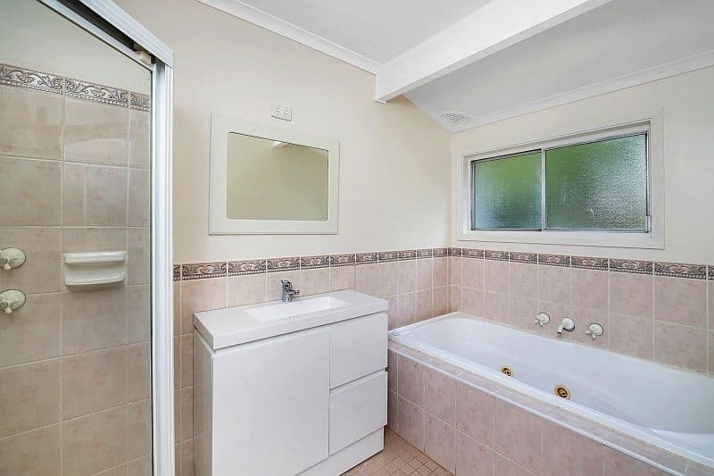 10 Roger Crescent, BERKELEY VALE NSW 2261, Berkeley Vale - Thumbnail 8