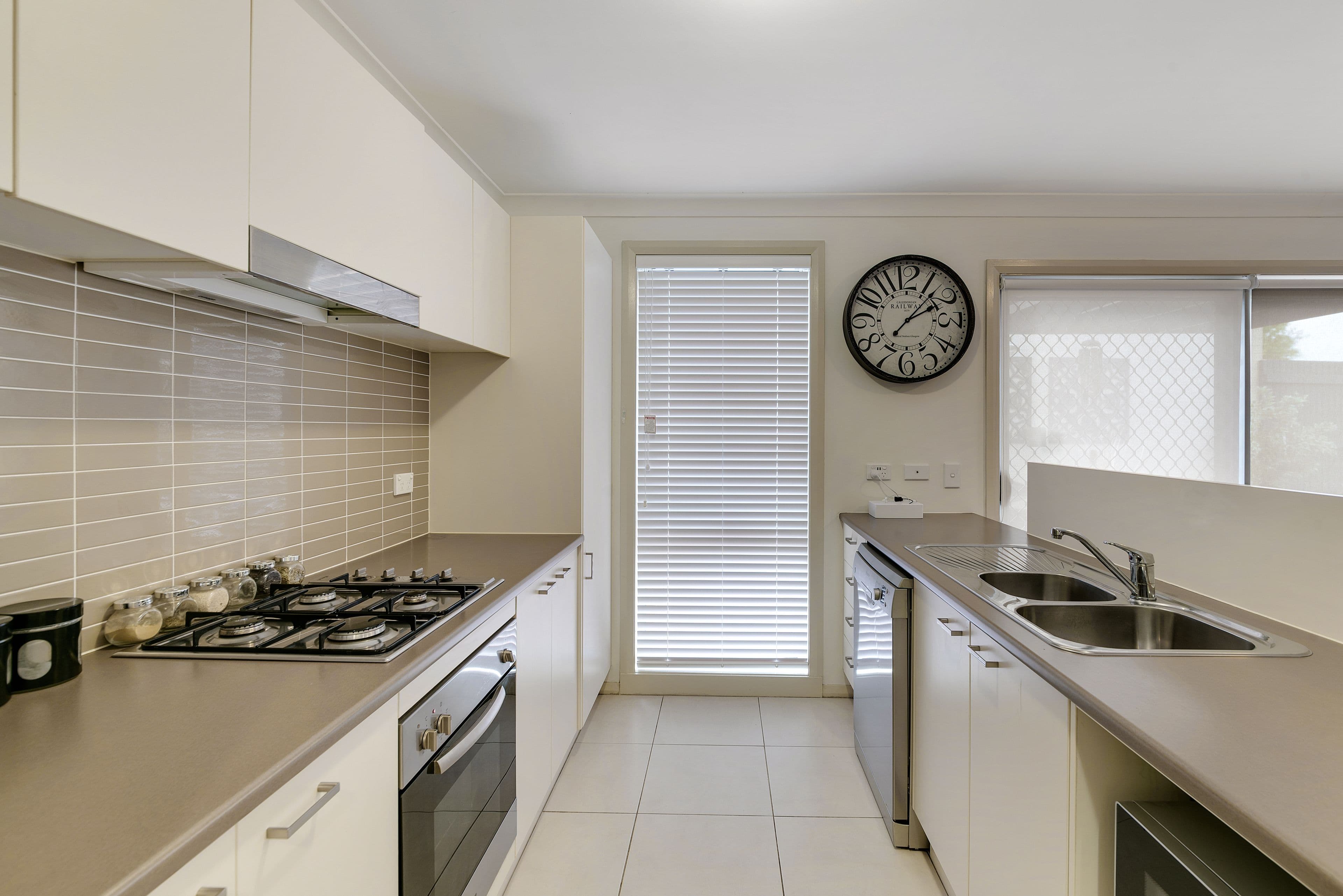 144 Minorca Circuit, Spring Farm - Thumbnail 4