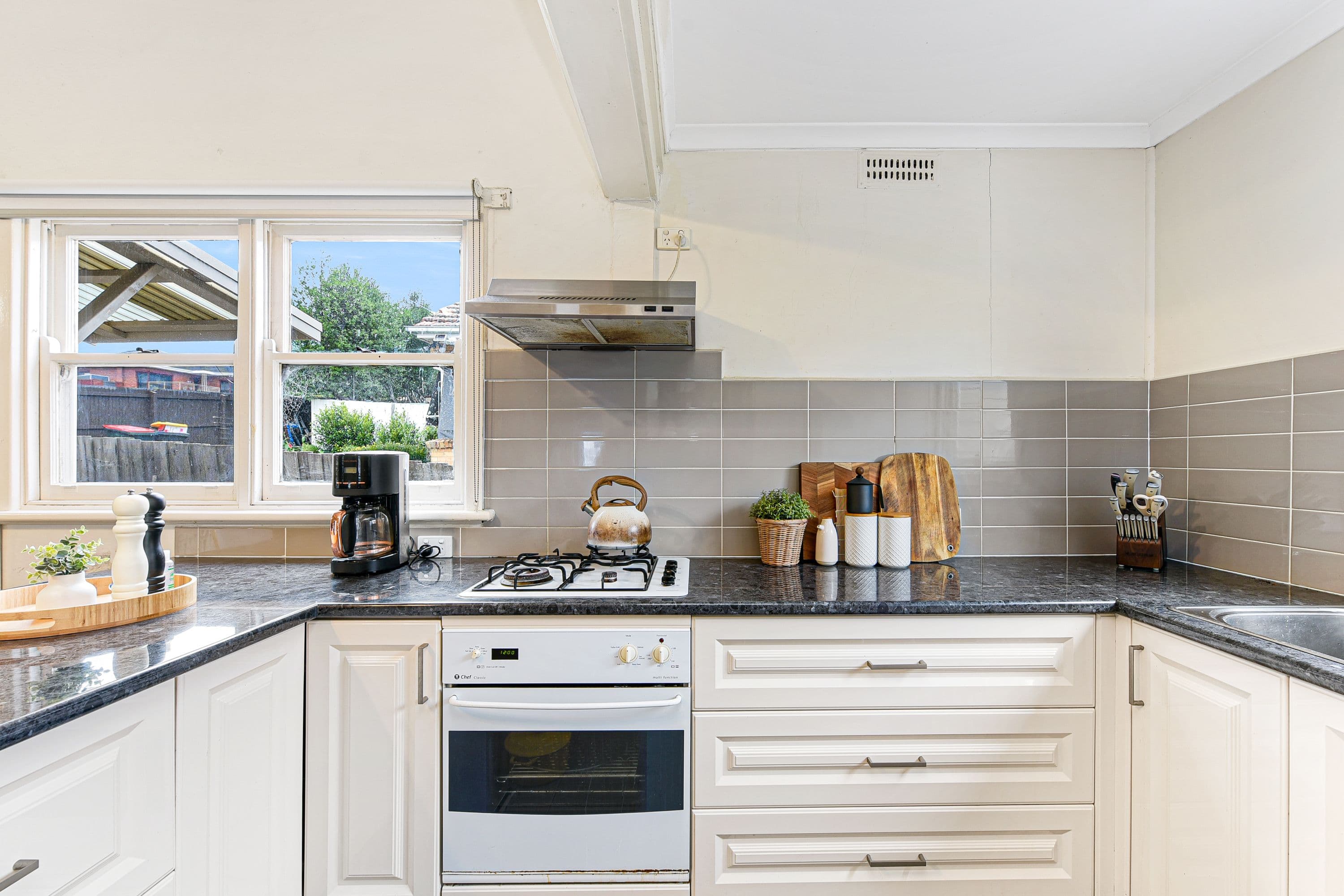 18 Ferntree Gully Road, Oakleigh East VIC 3166, Oakleigh East - Thumbnail 2