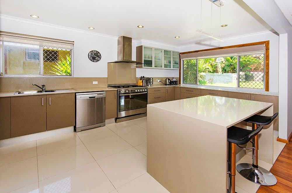 109 Kindra Avenue, SOUTHPORT QLD 4215, Southport - Thumbnail 5