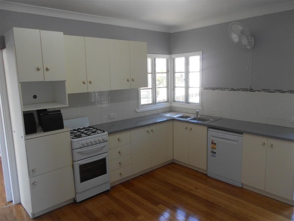 28 Normanby Street, AVONDALE QLD 4670, Avondale - Thumbnail 2