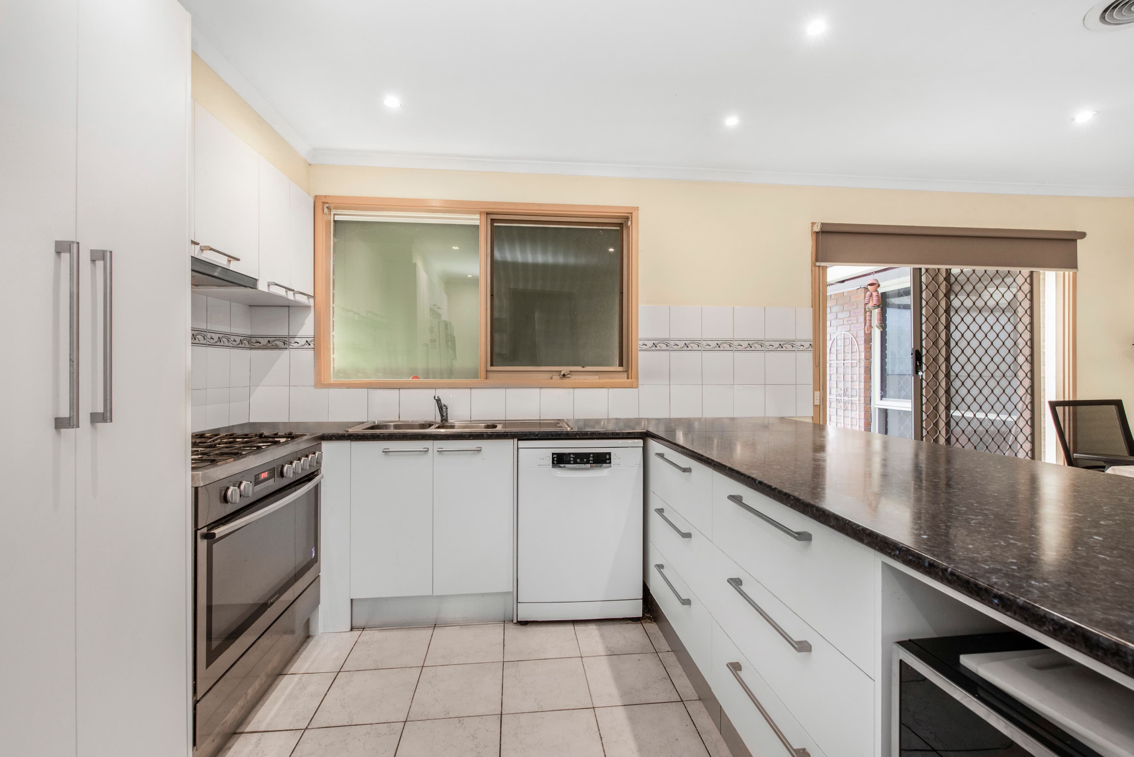 69 Pommel Street, Pakenham VIC 3810, Pakenham - Thumbnail 3
