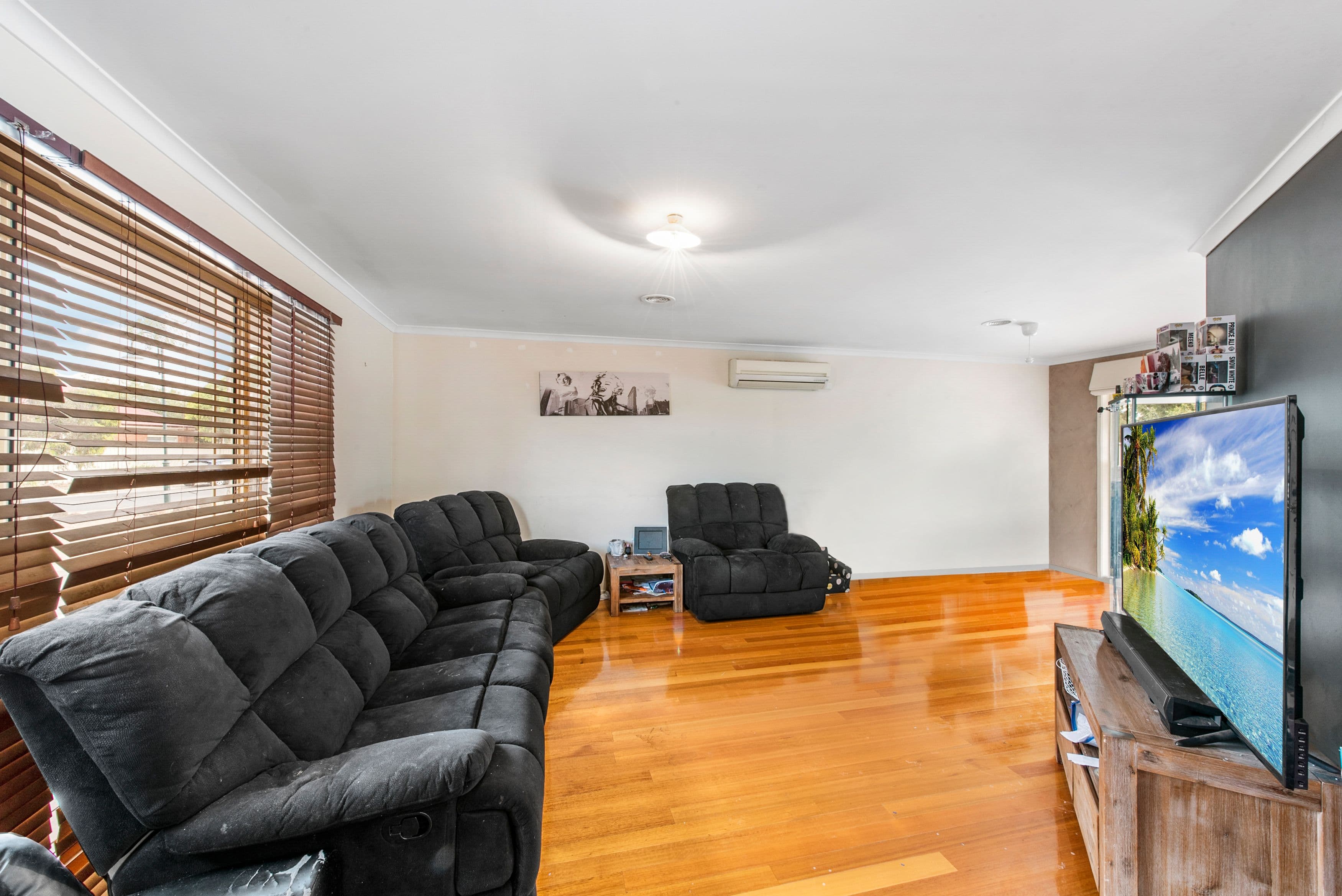 15 Simpson Place, Caroline Springs VIC 3023, Caroline Springs - Thumbnail 3