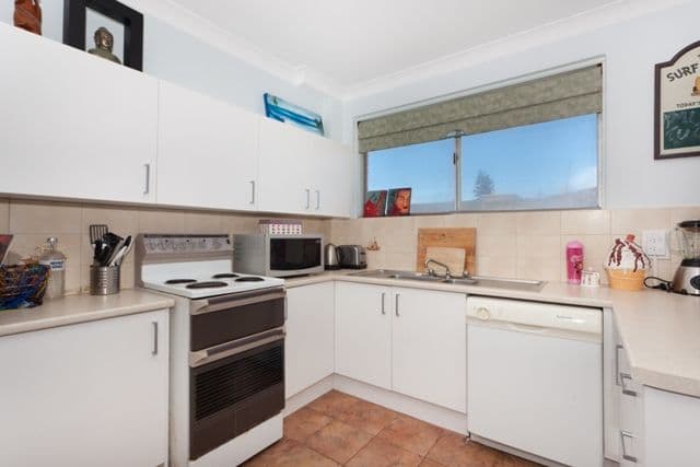 61 Hedges Avenue, MERMAID BEACH QLD 4218, Mermaid Beach - Thumbnail 7