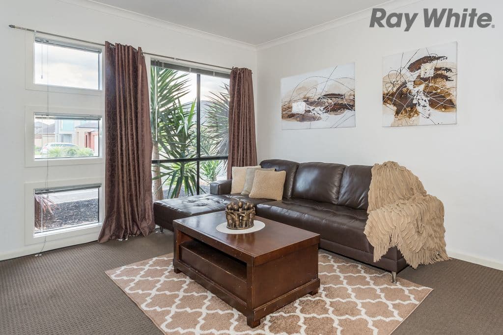 7 Hurlingham Place, Caroline Springs VIC 3023, Caroline Springs - Thumbnail 2