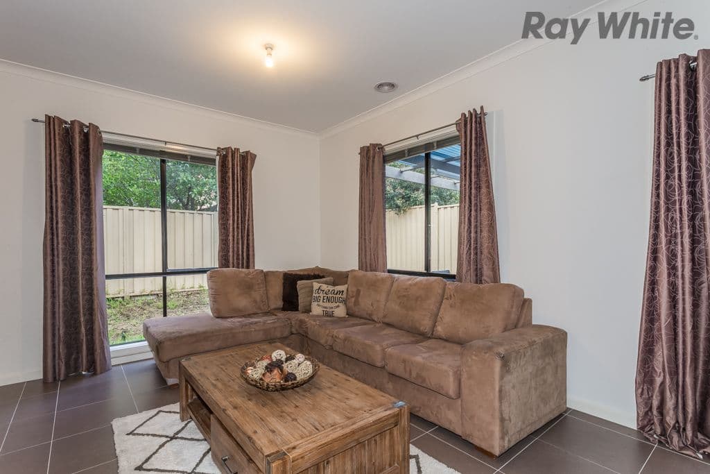 7 Hurlingham Place, Caroline Springs VIC 3023, Caroline Springs - Thumbnail 5