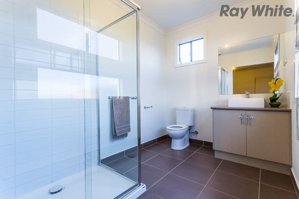 7 Hurlingham Place, Caroline Springs VIC 3023, Caroline Springs - Thumbnail 6
