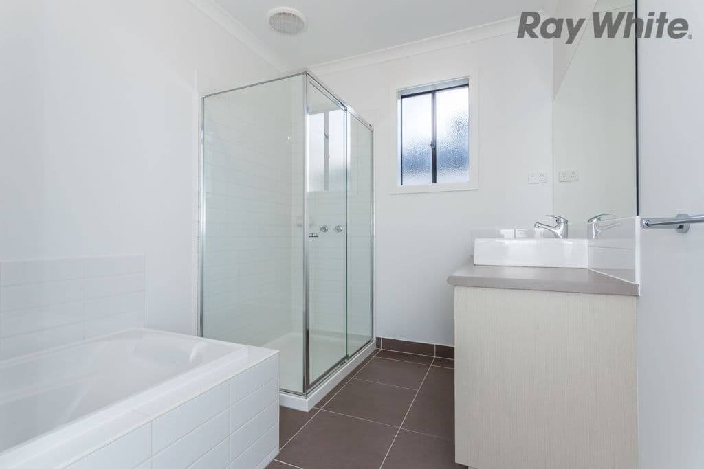 7 Hurlingham Place, Caroline Springs VIC 3023, Caroline Springs - Thumbnail 8