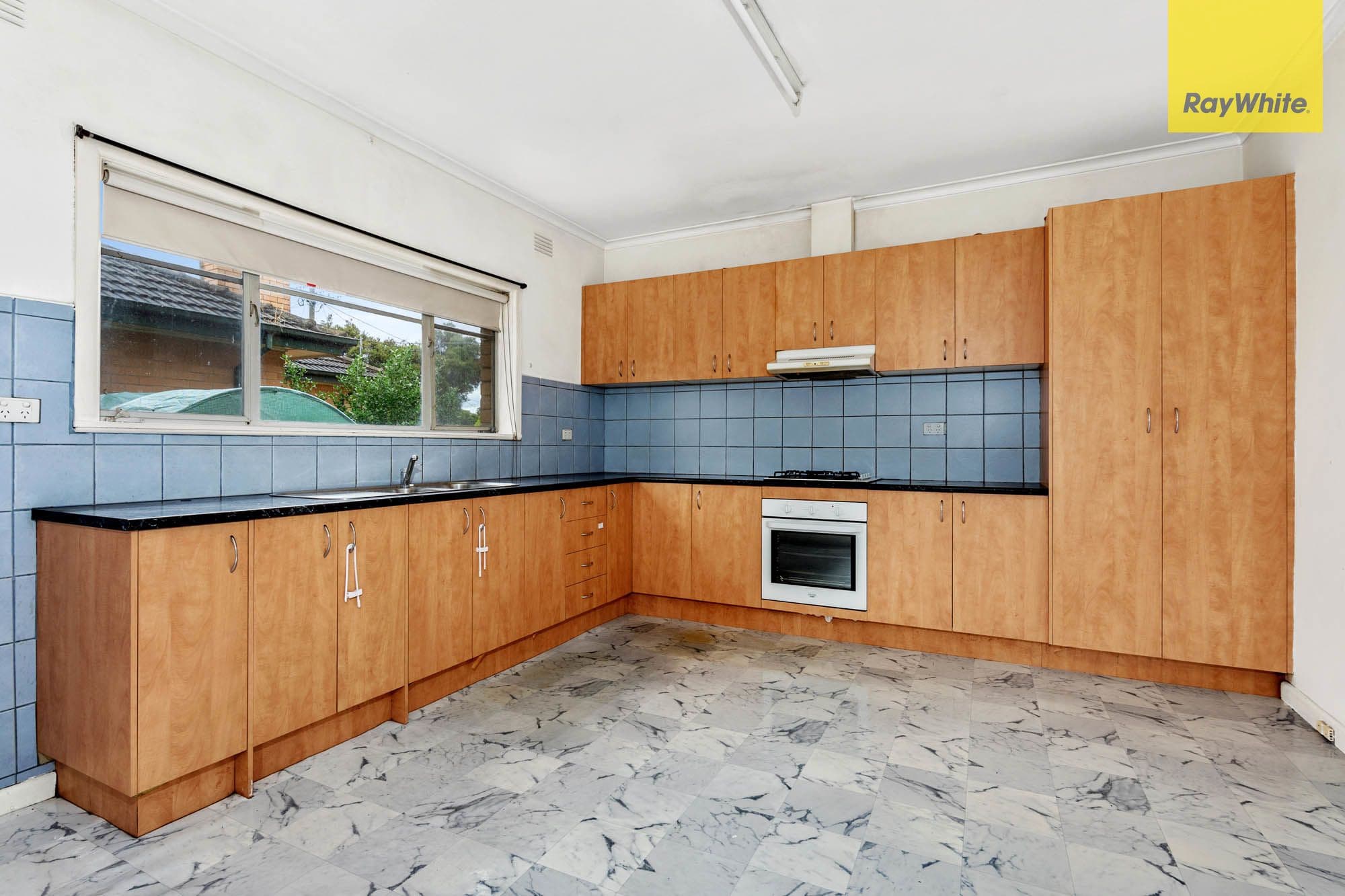 65 Avondale Avenue, St Albans VIC 3021, St Albans - Thumbnail 3