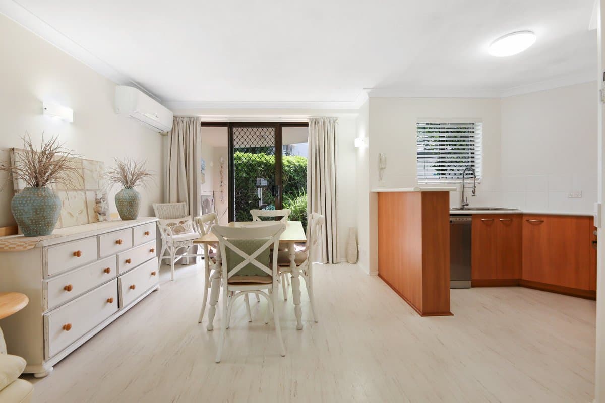 10/5 Fourth Avenue, Burleigh Heads QLD 4220, Burleigh Heads Property Image - Thumbnail 2