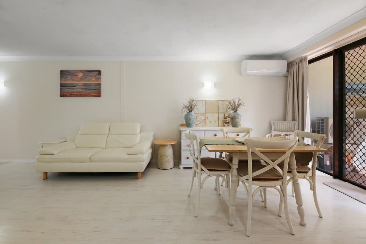10/5 Fourth Avenue, Burleigh Heads QLD 4220, Burleigh Heads Property Image - Thumbnail 4