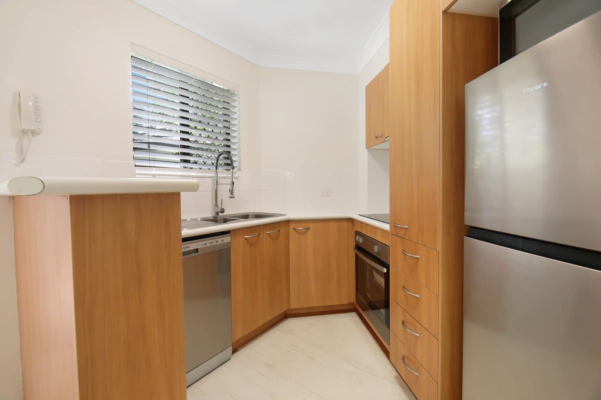 10/5 Fourth Avenue, Burleigh Heads QLD 4220, Burleigh Heads Property Image - Thumbnail 8