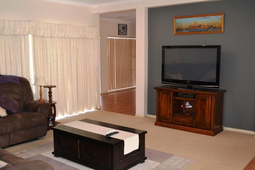 3 SALESIAN COURT, SUNBURY VIC 3429, Sunbury - Thumbnail 2