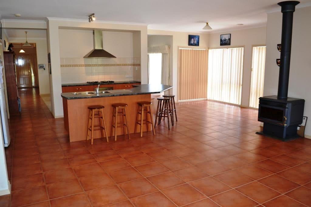 3 SALESIAN COURT, SUNBURY VIC 3429, Sunbury - Thumbnail 4