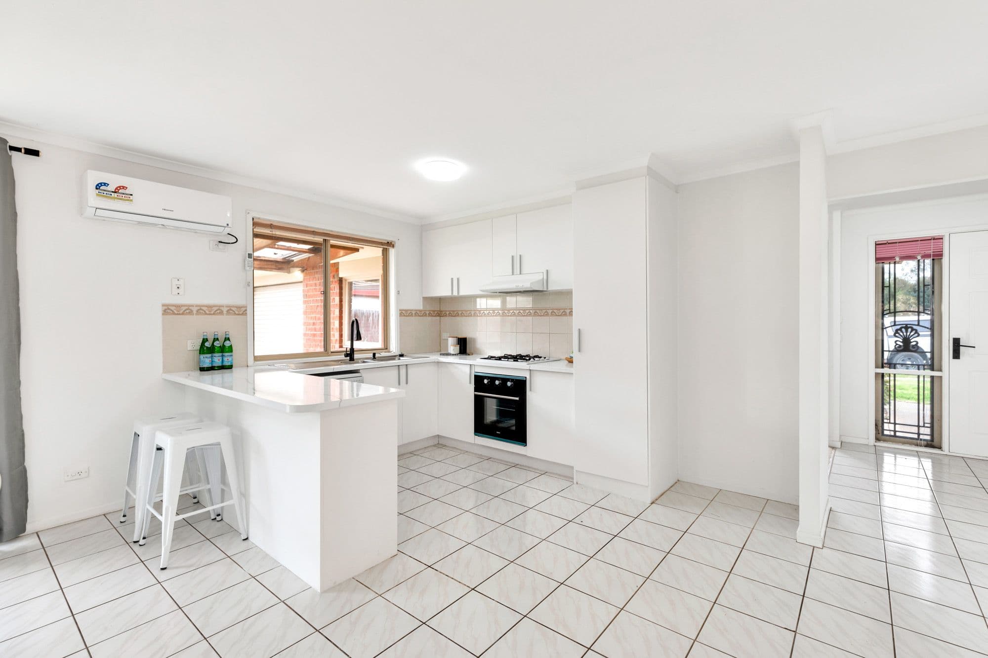 16 Chardonnay Place, Hoppers Crossing VIC 3029, Hoppers Crossing - Thumbnail 2