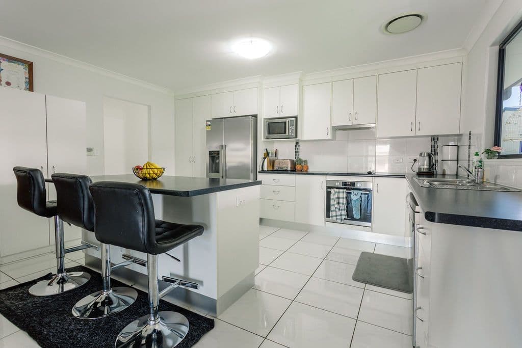 9 SINGLETON Court, Emerald QLD 4720, Emerald - Thumbnail 3