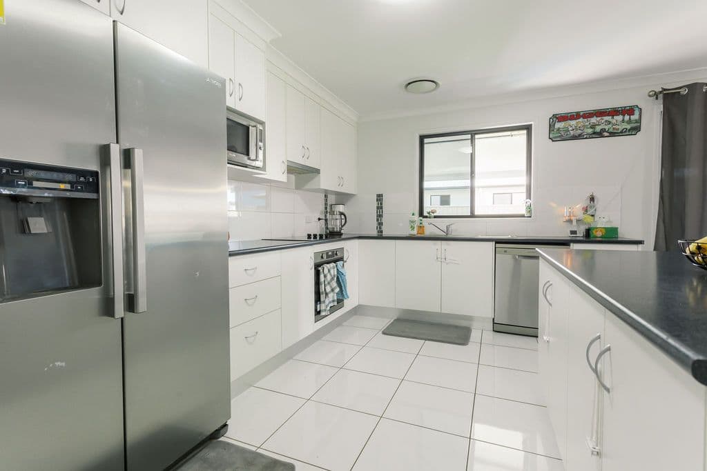 9 SINGLETON Court, Emerald QLD 4720, Emerald - Thumbnail 4