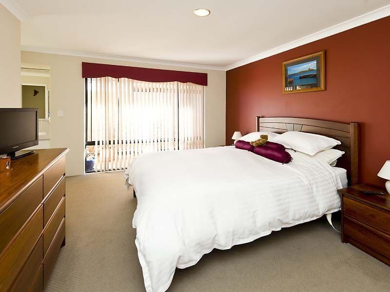 2 Lacombe Court, CANNING VALE WA 6155, Canning Vale - Thumbnail 2