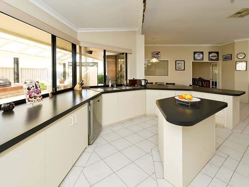 2 Lacombe Court, CANNING VALE WA 6155, Canning Vale - Thumbnail 3
