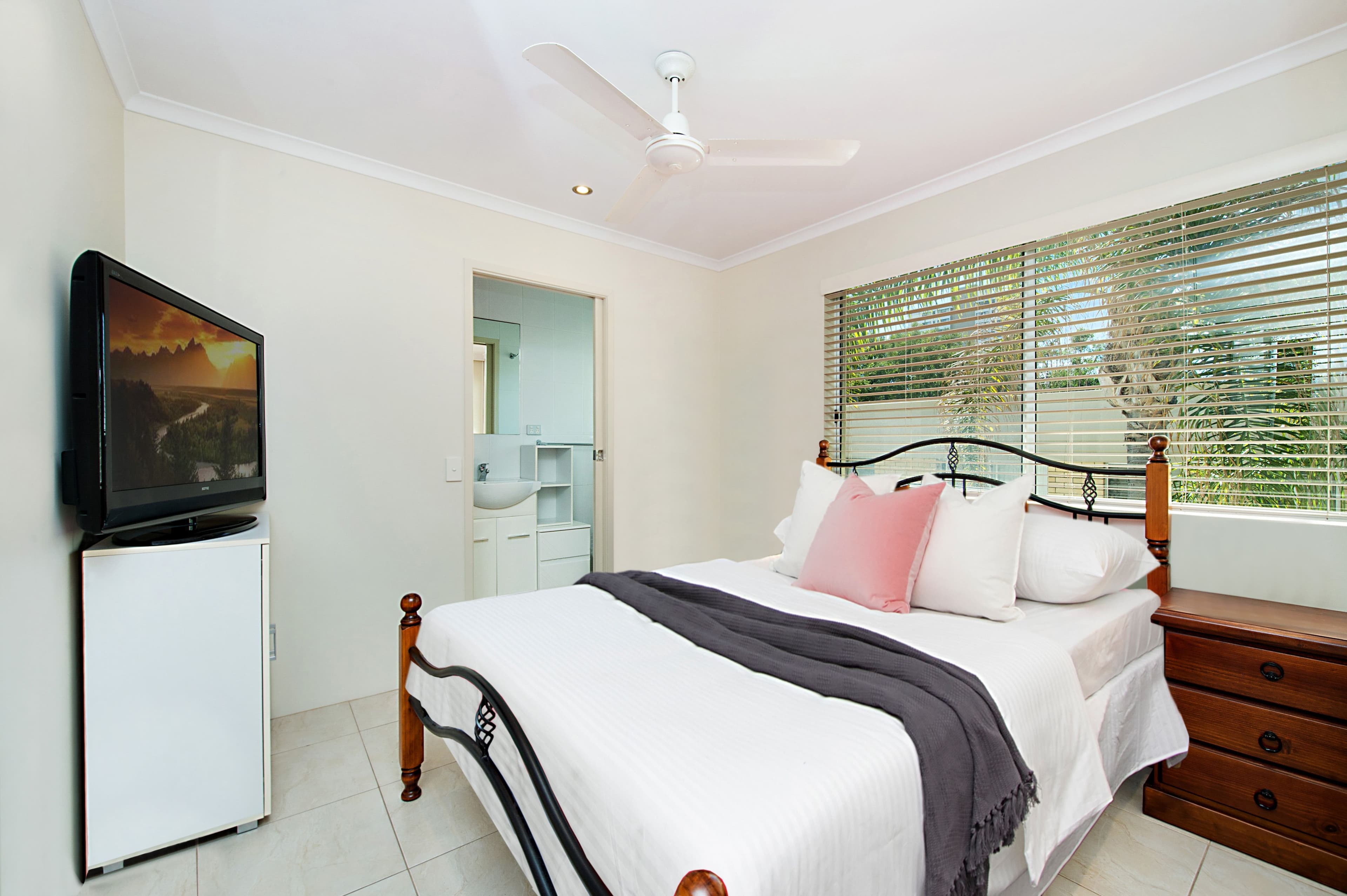 12 'Moonbird' 25 Federation Avenue, Broadbeach QLD 4218, Broadbeach - Thumbnail 4