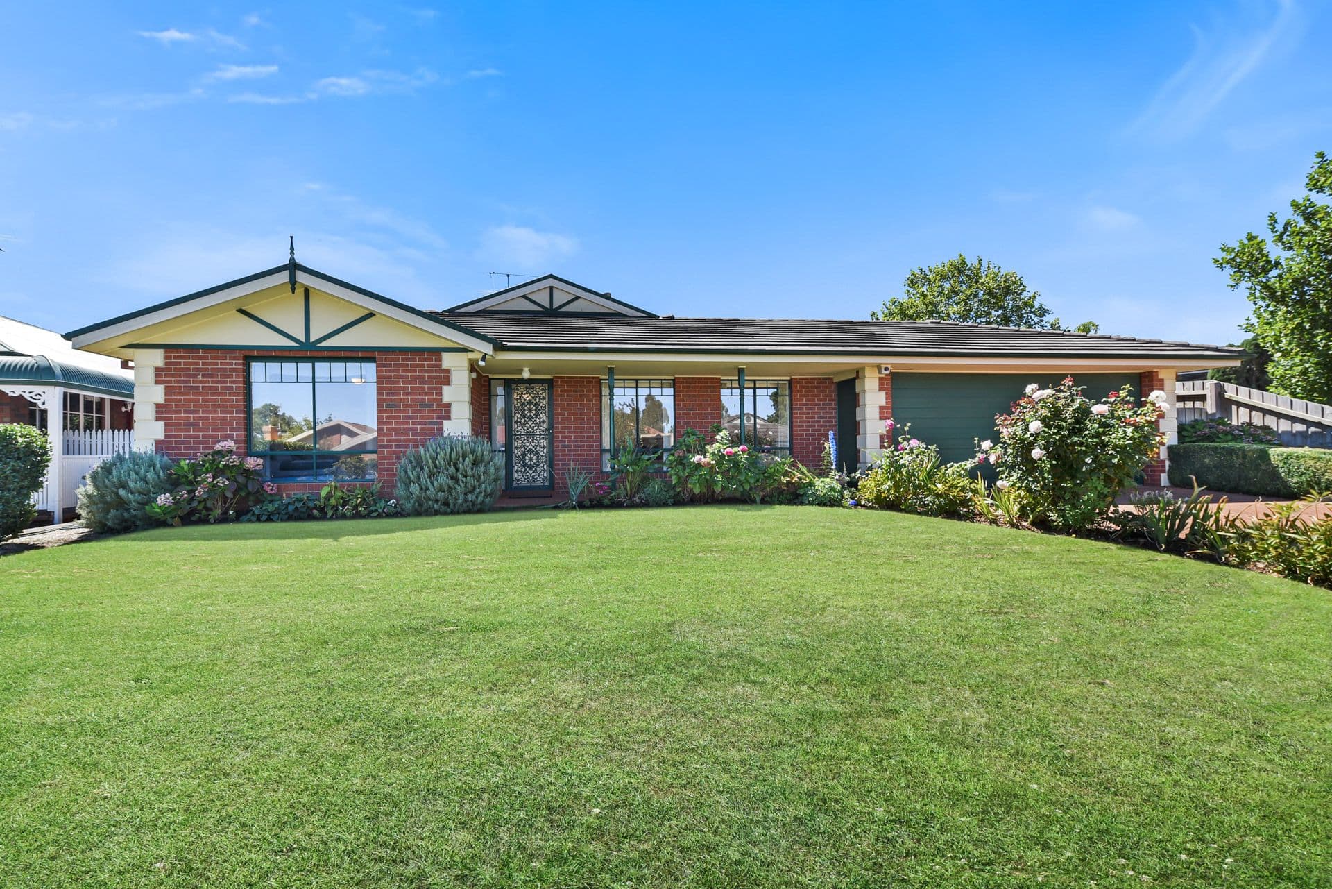 18 Edrington Park Drive, Berwick VIC 3806, Berwick - Thumbnail 2