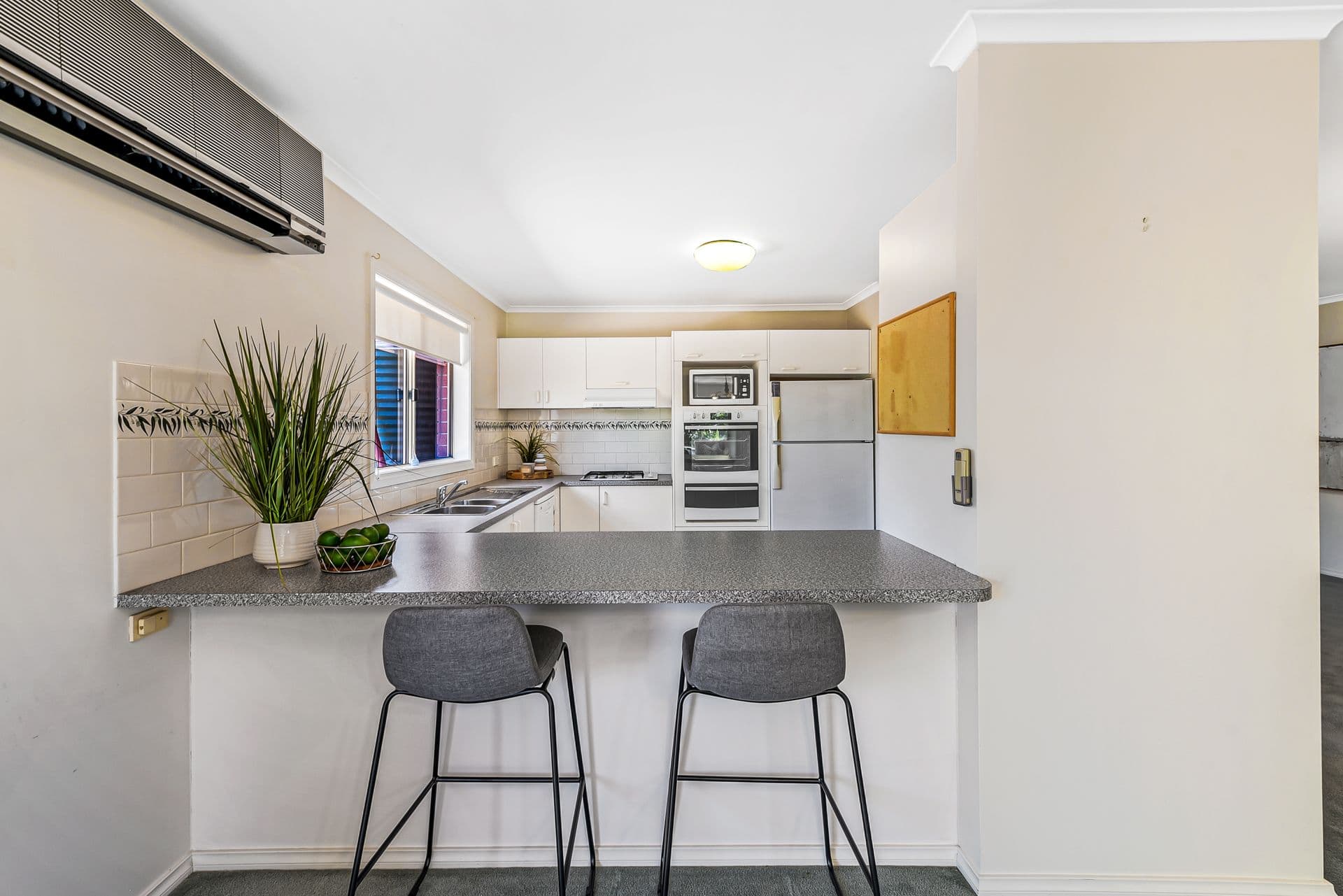 18 Edrington Park Drive, Berwick VIC 3806, Berwick - Thumbnail 4