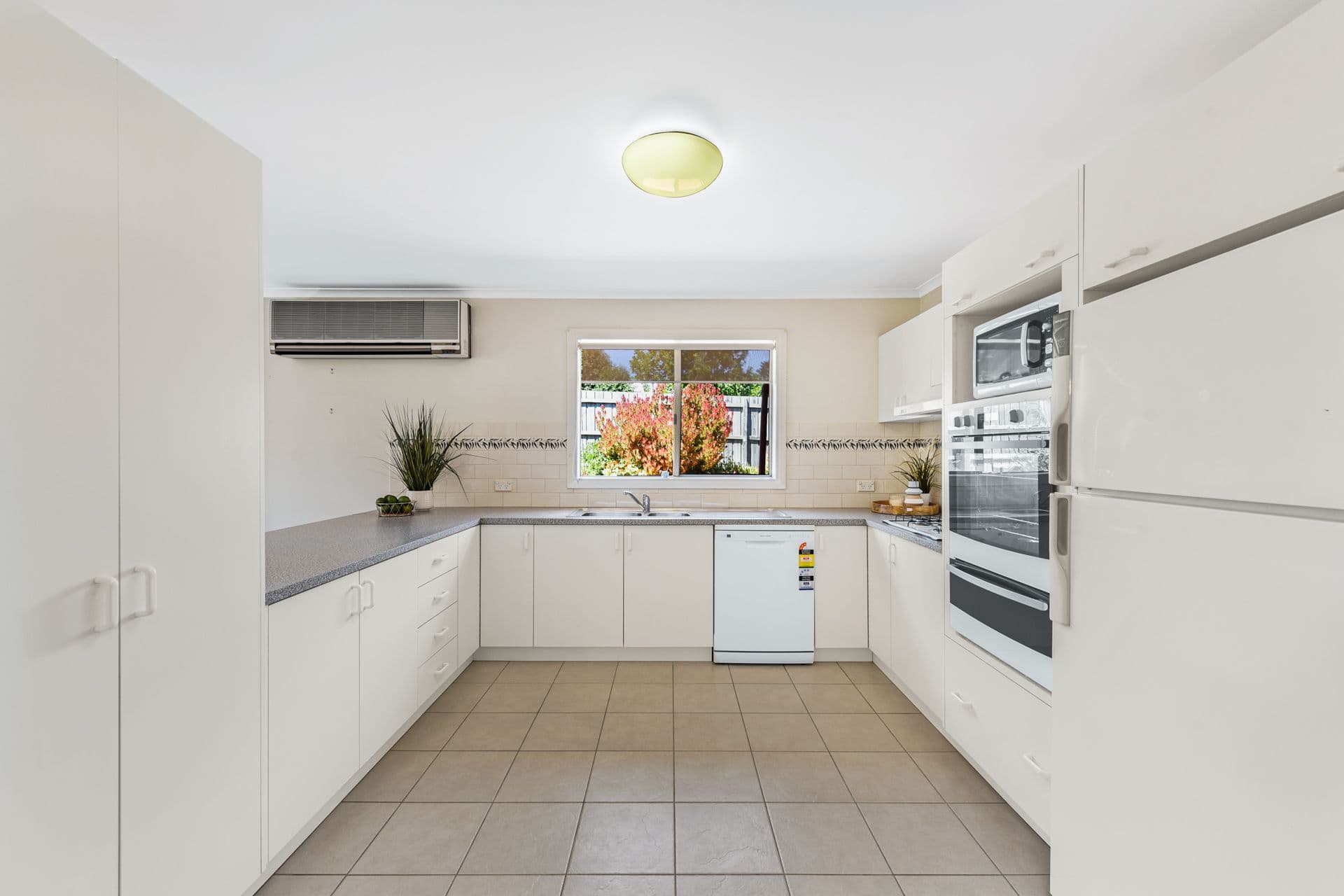 18 Edrington Park Drive, Berwick VIC 3806, Berwick - Thumbnail 5