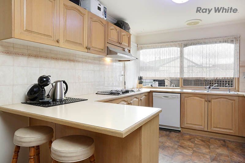 6 Moss Close, Point Cook VIC 3030, Point Cook - Thumbnail 2