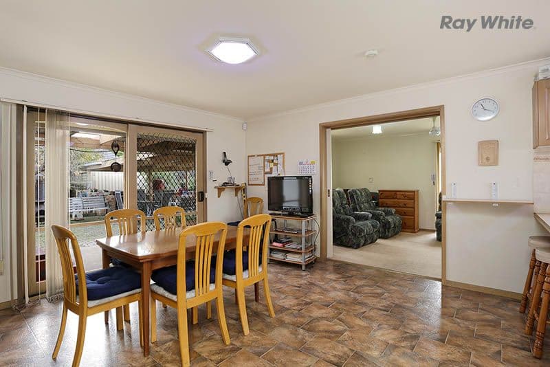 6 Moss Close, Point Cook VIC 3030, Point Cook - Thumbnail 4