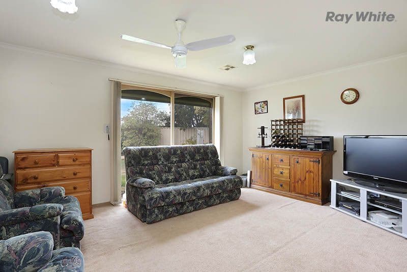 6 Moss Close, Point Cook VIC 3030, Point Cook - Thumbnail 5