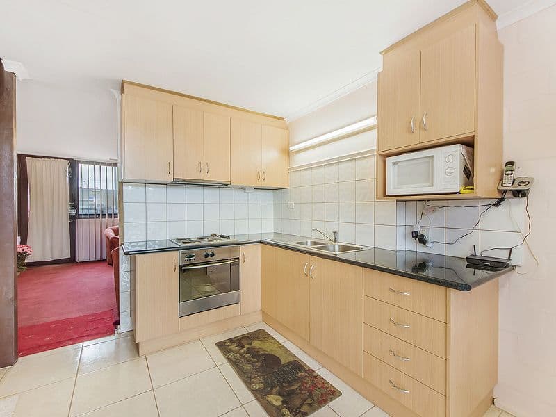 31 Marsden Crescent, ST ALBANS VIC 3021, St Albans - Thumbnail 2