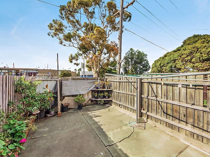 31 Marsden Crescent, ST ALBANS VIC 3021, St Albans - Thumbnail 6