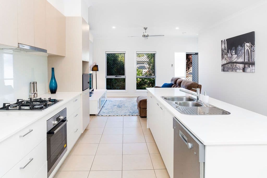 25 Azure Way, Hope Island QLD 4212, Hope Island - Thumbnail 4