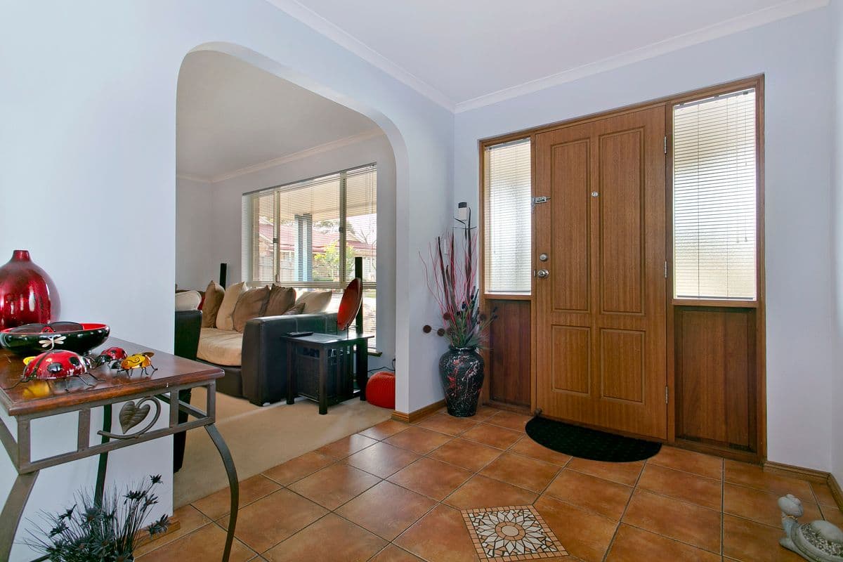 21 Christine Circuit, Craigmore SA 5114, Craigmore - Thumbnail 2