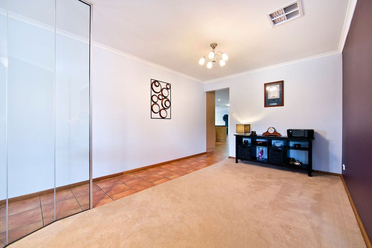 21 Christine Circuit, Craigmore SA 5114, Craigmore - Thumbnail 4